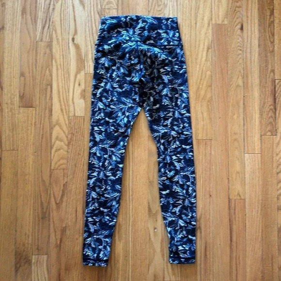 Lululemon sz 4 Wunder Under Hi-Rise Tight 28"
Embellished Multi great pre owned - Picture 5 of 11